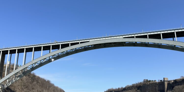 BREAKING Rainbow Bridge Between U S And Canada Closed After Reported