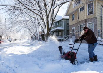 MADISON, WISCONSIN - DECEMBER 21: Dave Anderson uses a snow blower to clean the sidewalk December 21, 2012 in Madison, Wisconsin. A day after a record snow storm hit Wisconsin, schools were closed Thursday and Friday. (Photo by Andy Manis/Getty Images)