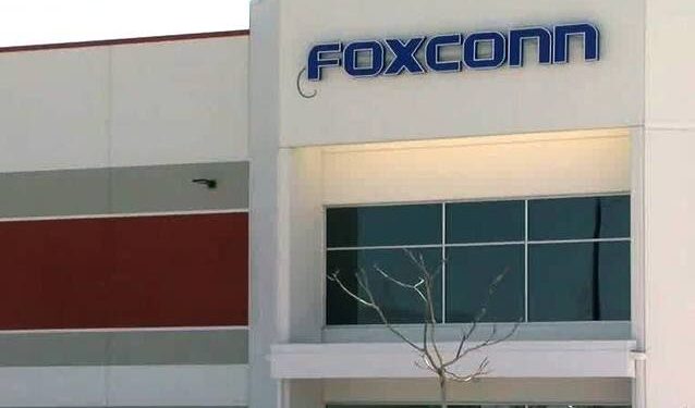 Report: Foxconn adjusts southeast Wisconsin plan