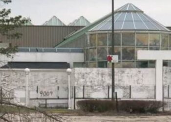 Worker electrocuted at abandoned Milwaukee mall