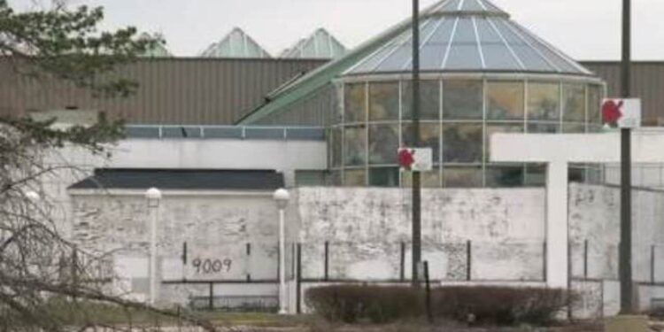 Worker electrocuted at abandoned Milwaukee mall