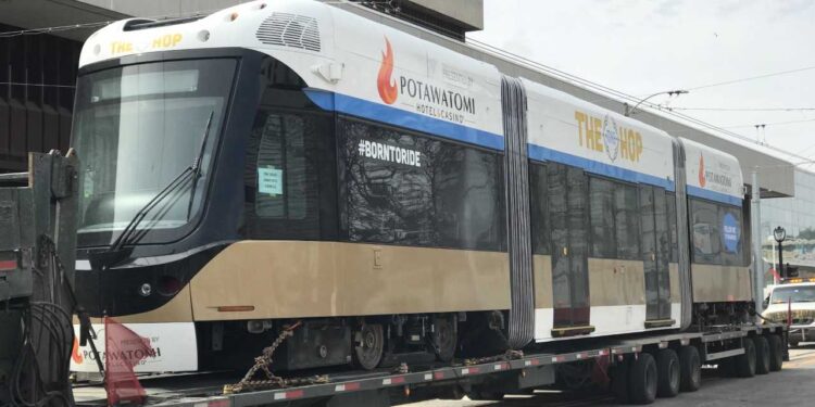 First streetcar vehicle arrives in Milwaukee