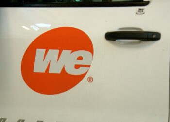 We Energies CEO to step down