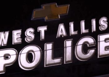 Mother accused of leaving children in hot car