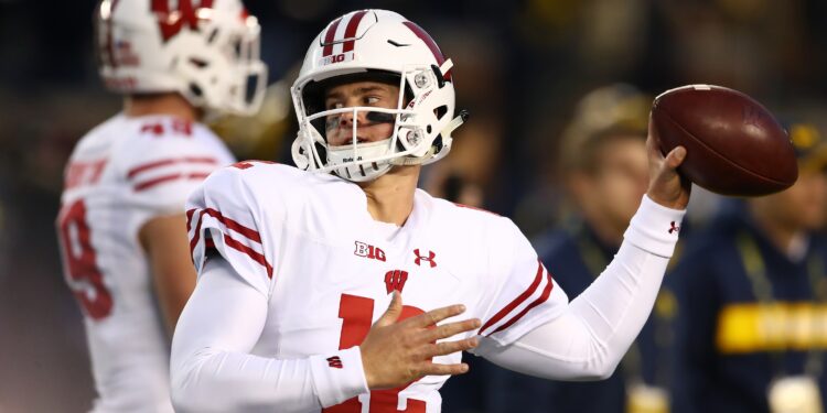 Hornibrook to transfer from UW