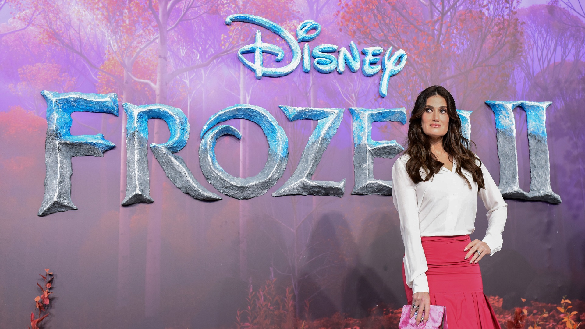 Idina Menzel Returns In Frozen 2 Wtmj 