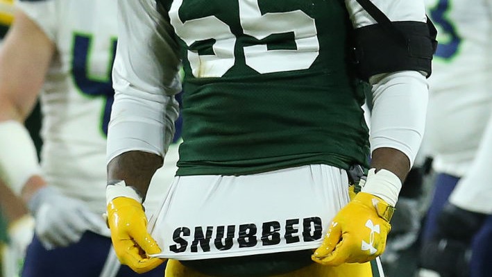 Snubbed': Za'Darius Smith makes point with his shirt after sack during  Packers-Seahawks playoff game - WTMJ