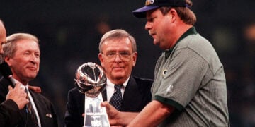 Former Packers coach Mike Holmgren will not get voted into Pro Football Hall of Fame this year