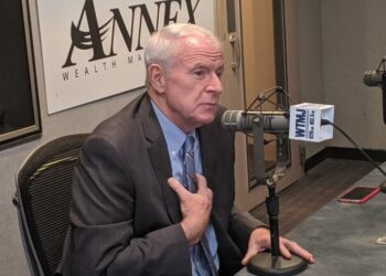 ‘Don’t need an official decision’: Milwaukee Mayor Tom Barrett on ‘People’s Flag’