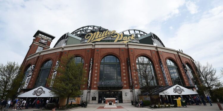 Levering: Games with no fans “would be really weird”