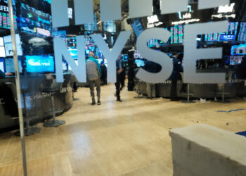 WTMJ Cares: Investors nearing retirement should be ‘patient people’ as economy recovers from coronavirus