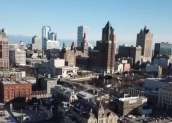 Doorstep Cleanup underway in Milwaukee