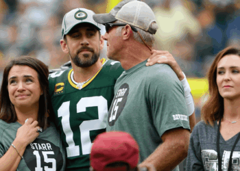 Favre says Kaepernick will go down as a ‘hero’ reaching the same heights as Jackie Robinson or Muhammad Ali [VIDEO]