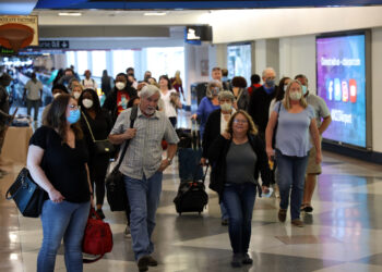 Airlines help protect people against coronavirus, but passengers should take own precautions [WTMJ Roundtable]
