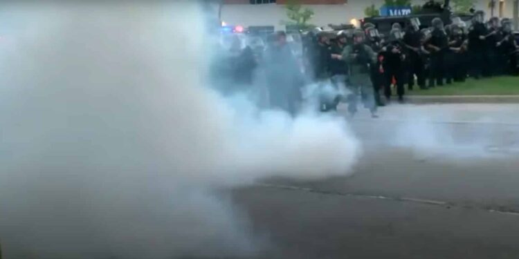 Barrett administration halted giving MPD tear gas to use during DNC: Council president on WTMJ