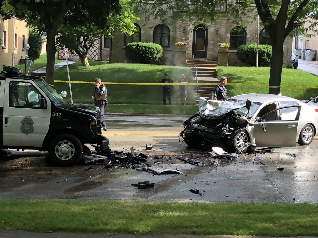 Man dies after crashing headon into Milwaukee squad car