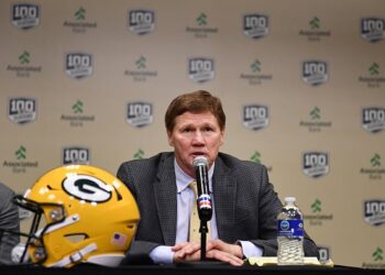 Packers CEO says team shouldn’t have to ‘stick to sports’