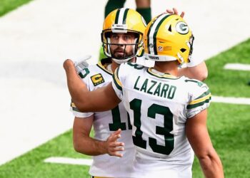 WATCH AGAIN: Lazard with a career-long reception of 48 yards to set Packers up for TD