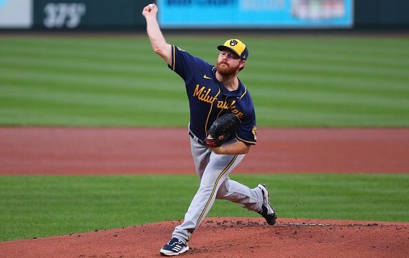 Brewers keep playoff hopes alive with 3-0 win over Cardinals