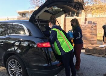 WTMJ Cares: Pass the Turkey- Seniors Get Free Turkeys