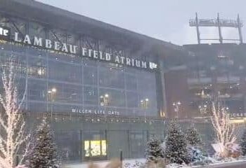 Snow is falling at Lambeau Field for Sunday Night Football [VIDEO]