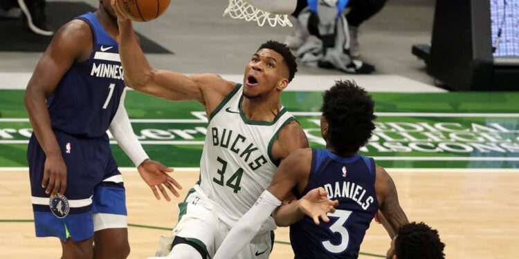 WATCH: Antetokounmpo picks up Technical Foul for dunking all over Karl Anthony Towns [VIDEO]
