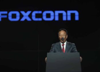 Foxconn looking at building electric cars in Wisconsin