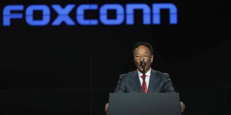 Foxconn looking at building electric cars in Wisconsin