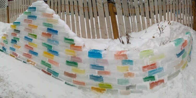 Colorful ice wall comes to life near Milwaukee east side