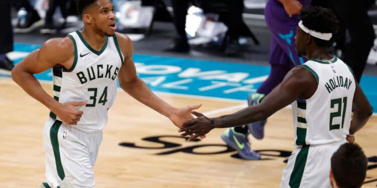 WATCH: Jrue Holiday nets the Game Winner with two seconds on the clock, Bucks defeat Grizzlies 112-111 [VIDEO]