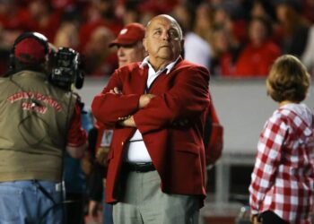 REPORT: UW athletic director Barry Alvarez planning to retire soon