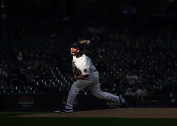 Twins have combined no-hitter going through six innings, Berrios pulled from game