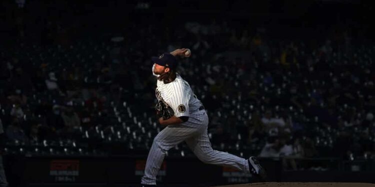 Twins have combined no-hitter going through six innings, Berrios pulled from game