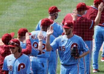 Phillies shutout Brewers 2-0, sweep the four game series