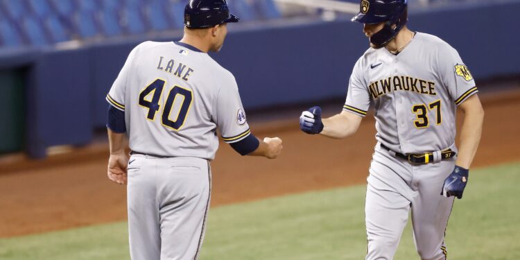 Adrian Houser homers again as Brewers win 6-2