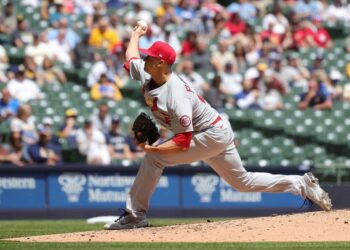Cardinals shutout Brewers 2-0, take the series