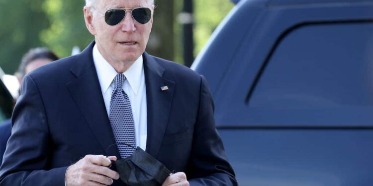 WATCH: Biden lays wreath at Tomb of the Unknown Soldier on Memorial Day