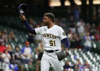 Peralta deals; Brewers take two in a row from DBacks Friday 5-1