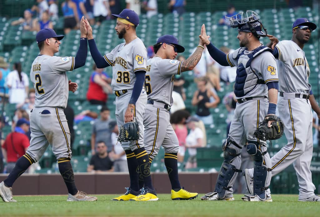 Brewers sweep the doubleheader in Wrigley - WTMJ