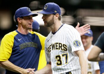 Houser goes the distance in Brewers 4-0 win