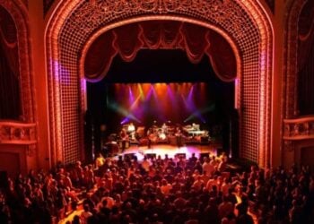 Several Milwaukee restaurants, venues canceling New Year’s Eve plans due to COVID