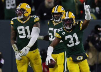 GALLERY: Packers season ends in stunning upset at Lambeau Field