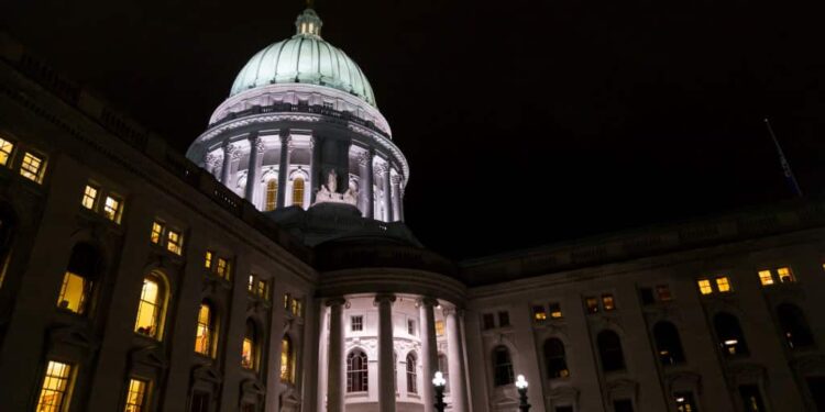 The Wisconsin State Capitol at night