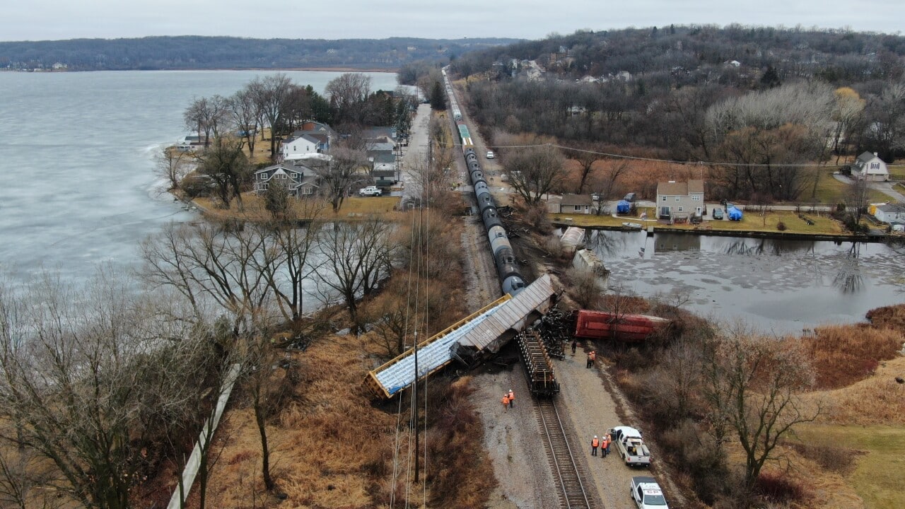 Derailment Sends Train Cars Into Pond In Pewaukee - WTMJ