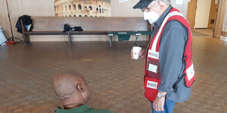 Red Cross assisting dozens displaced by Milwaukee apartment fire