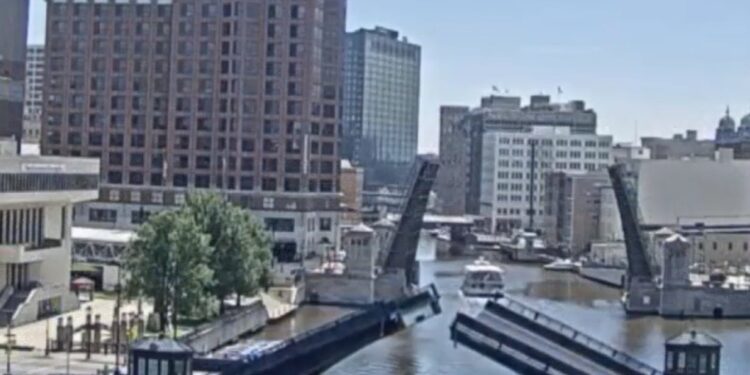 UPDATE: Milwaukee Police to interview bridge operator after deadly incident Monday afternoon
