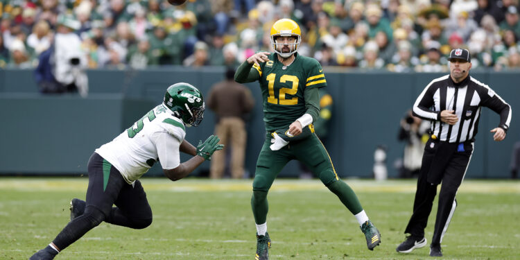 Packers fall apart in second half, losing in convincing manner to Jets