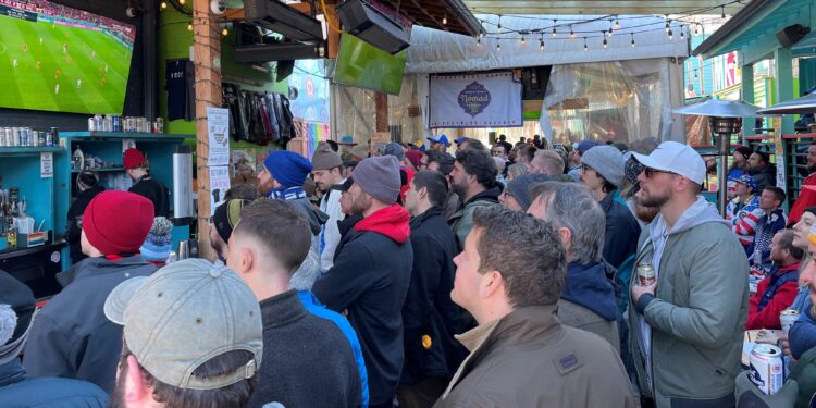 Milwaukee soccer fans gather to cheer on Team USA at World Cup