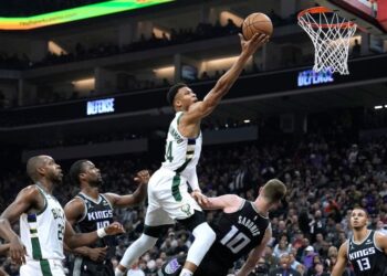 Bucks rout Magic 139-117, extend winning streak to 16 games