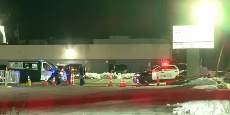 Five wounded in shooting outside Milwaukee restaurant - WTMJ